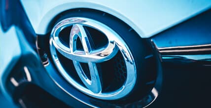 photo qui illustre la marque Toyota avec son logo
